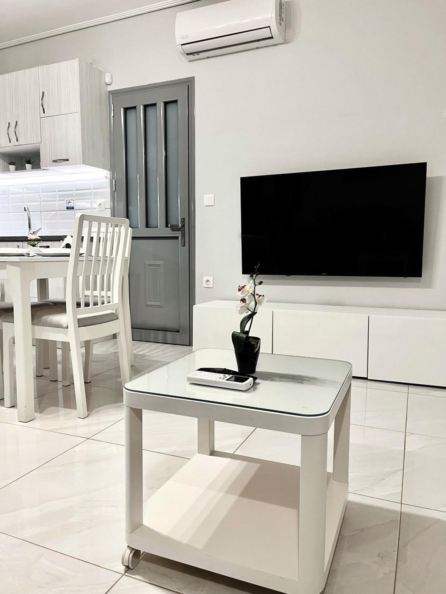 Blueline Apartment 3 Loutraki  Bagian luar foto
