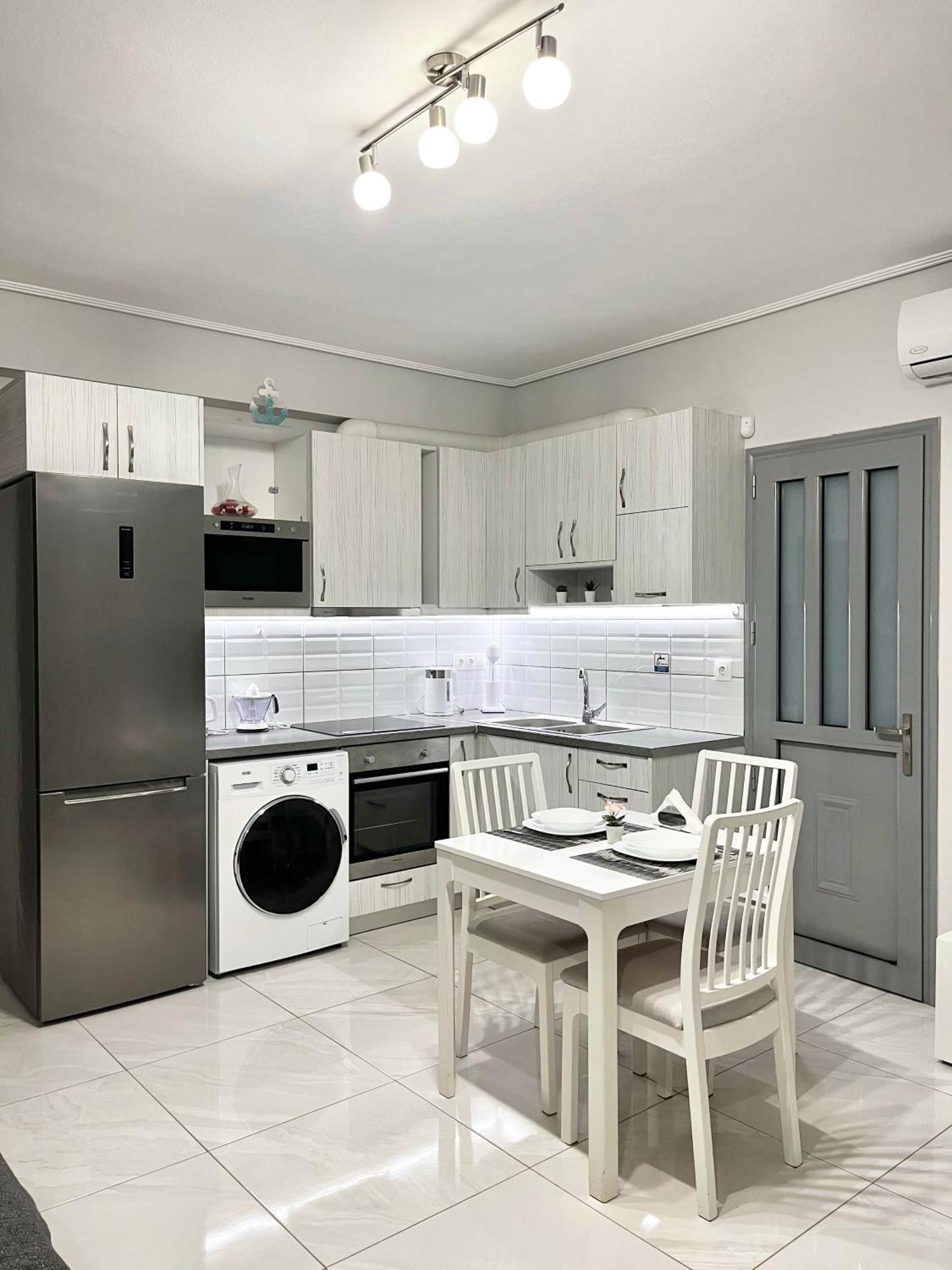 Blueline Apartment 3 Loutraki  Bagian luar foto